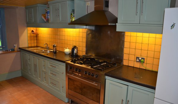 clare cottage kitchen1-n