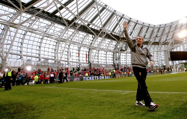 Brendan Rogers salutes Irish fans in the Aviva (Inpho)