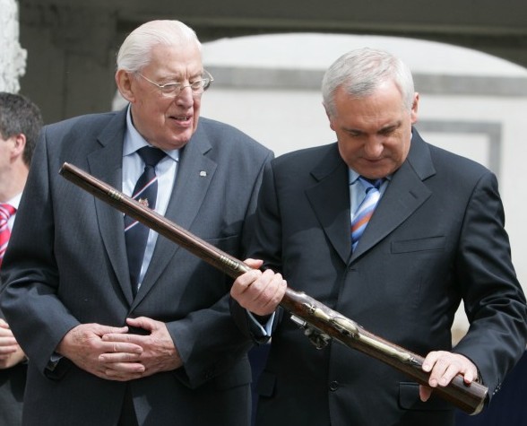 Northern Ireland First Minister Ian Paisley and An Taoiseach Bertie Ahern visited the historic site of the Battle of the Boyne in 2007. Mr Paisley also presented the Taoiseach with a musket which dates back to 1685, used in both the Battle of the Boyne and the siege of Derry. This visit marks the first official visit of Mr Paisley to the Republic since he took office. The two men also planted a Walnut Tree as an indicator of a good future. (Photo: Eamonn Farrell /Photocall Ireland) 