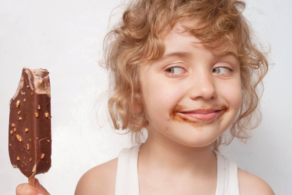 Child eats ice-cream