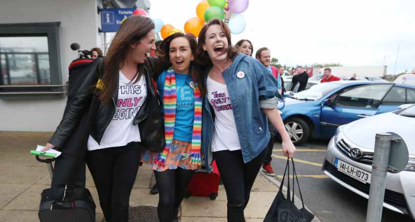 22/05/2015. Yes Voters. (LtoR) Sarah Duffy iving in London, Christin Kehoe from Dublin and Oonagh Murphy living in London originally from Dublin join a group of Yes voters who came on the Boat from England to Dublin Port on the Stena Line this evening to Vote in the Marriage Referendum. Photo: Sam Boal/RollingNews.ie