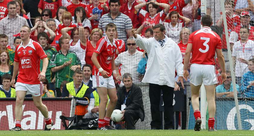  Louth players contest the decision to award Joe Sheridan's goal for Meath [Picture Inpho] 