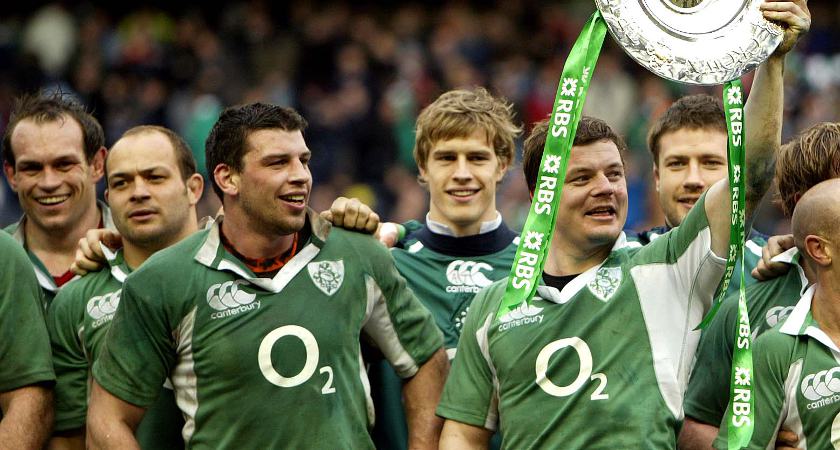 Brian O'Driscoll lifts the Triple Crown with his Ireland team beside him in 2007 [Picture: Inpho]