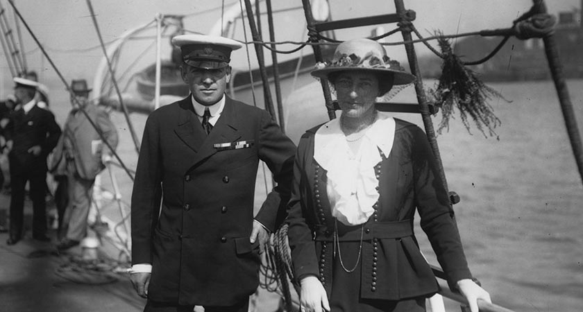 LONDON, UNITED KINGDOM - 1914: Irish explorer Sir Ernest Shackleton (1874-1922) and his wife Lady Emily Shackleton on board SS Endurance at Millwall Docks, London, England before leaving for the Antarctic, 1914. (Photo by Topical Press Agency/Getty Images)