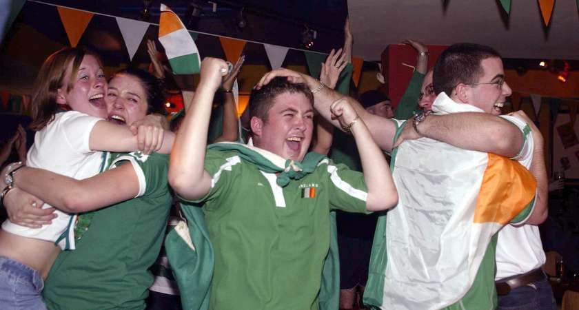 World Cup 2002 Ireland V Saudi Arabia 11/6/02 Fans celebrate Gary Breen's goal in the Allsport Cafe in Temple Bar, Dublin ©INPHO/Patrick Bolger