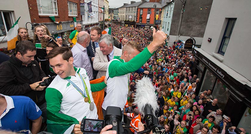 Homecoming for Olympic medallists Paul and Gary O’Donovan parade through Skibbereen on an open top bus. (Credit ©INPHO/Cathal Noonan)