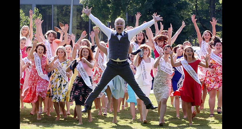 The 2016 Roses are gearing up for the festival. In front: host Dáithí Ó Sé. (Photo: Sam Boal/Rollingnews.ie)