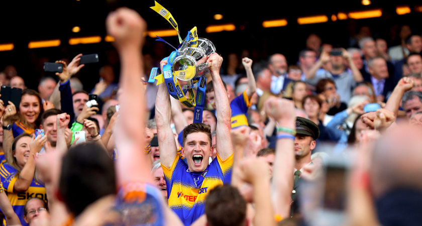 Brendan Maher lifts the trophy ©INPHO/James Crombie