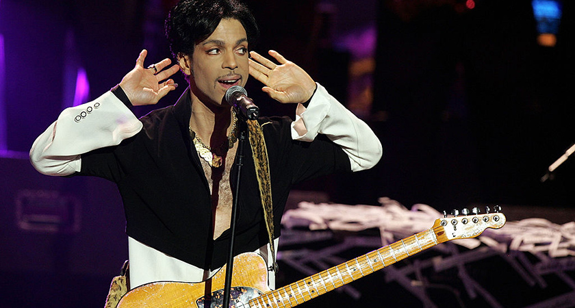 LOS ANGELES, CA - MARCH 19: Musician Prince performs on stage at the 36th NAACP Image Awards at the Dorothy Chandler Pavilion on March 19, 2005 in Los Angeles, California. Prince was honored with the Vanguard Award. (Photo by Kevin Winter/Getty Images)