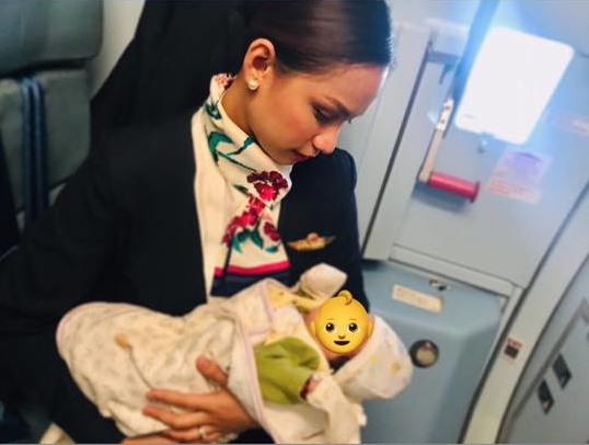 Flight attendant praised for breastfeeding stranger's baby mid-flight.