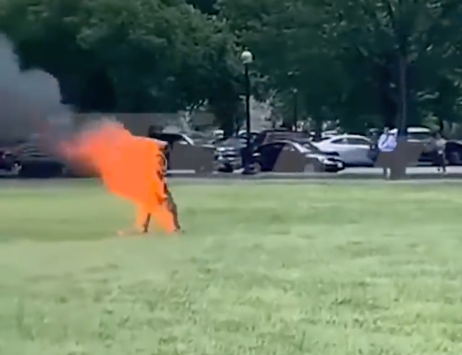 Man sets himself on fire near the White House The Irish Post